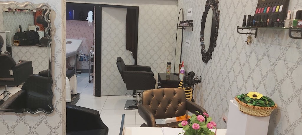 Aiza Beauty Saloon - Photo 4