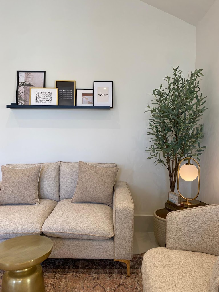 White Beauty Lounge - Photo 2