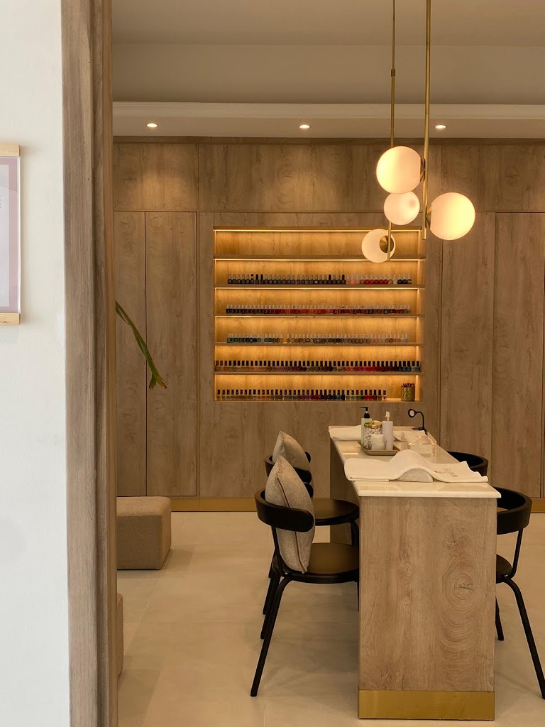 White Beauty Lounge - Salon & Barbershop in Al-Khīsah, Qatar